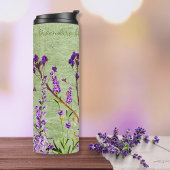 Der Dreamy Lavender blüht auf weich grüner Inspira Thermosbecher