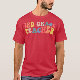Der dritte Lehrer der dritten Klasse geht zurück a T-Shirt