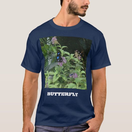 Der dunkle T - Shirt der Männer (Vorderseite)