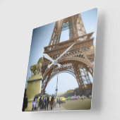 Der Eiffelturm, wie man ihn noch nie gesehen hat. Quadratische Wanduhr (Winkel)