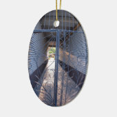 Der Eingang zum Wohnungs-Gebäude Keramikornament (Links)