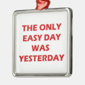 Der einzige Easy Day war gestern inspirierend Ornament Aus Metall (Links)