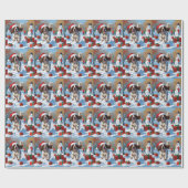 Der englische Setter läuft im Schnee mit Weihnacht Geschenkpapier (Flach)