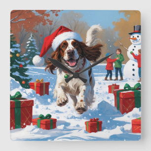 Der englische Setter läuft im Schnee mit Weihnacht Quadratische Wanduhr