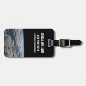 Der Erdwall über einem bewölkten Western Australie Gepäckanhänger (Vorderseite horizontal)