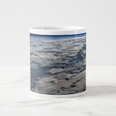 Der Erdwall über einem bewölkten Western Australie Jumbo-Tasse (Vorderseite)