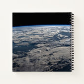 Der Erdwall über einem bewölkten Western Australie Notizblock (Rückseite)