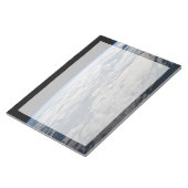 Der Erdwall über einem bewölkten Western Australie Notizblock (angewinkelt)