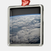 Der Erdwall über einem bewölkten Western Australie Ornament Aus Metall (Links)