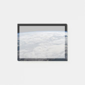 Der Erdwall über einem bewölkten Western Australie Post-it Klebezettel (Vorderseite)