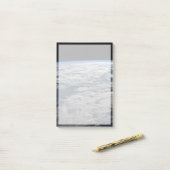 Der Erdwall über einem bewölkten Western Australie Post-it Klebezettel (Auf Schreibtisch)