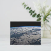 Der Erdwall über einem bewölkten Western Australie Postkarte (Stehend Vorderseite)