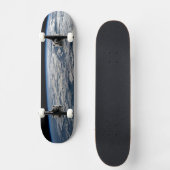 Der Erdwall über einem bewölkten Western Australie Skateboard (Vorderseite)