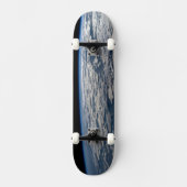 Der Erdwall über einem bewölkten Western Australie Skateboard (Vorderseite)