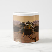 Der Erkennungsleuchter, der auf der Oberfläche von Jumbo-Tasse (Vorderseite)