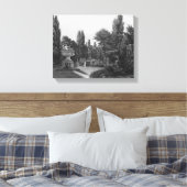 Der erste Blick auf den großen Garten Leinwanddruck (Insitu (Schlafzimmer))
