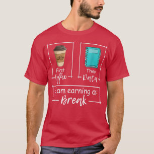 Der erste Kaffee dann die Daten, die ich verdiene T-Shirt