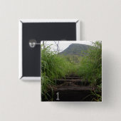 Der erste Schritt lädt zum Wandern ein Button (Vorne & Hinten)