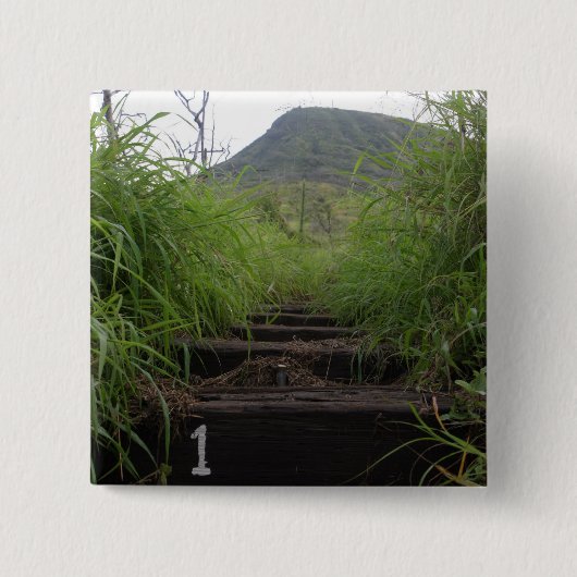 Der erste Schritt lädt zum Wandern ein Button (Vorderseite)