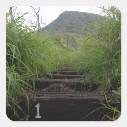 Der erste Schritt lädt zum Wandern ein Quadratischer Aufkleber (Vorderseite)