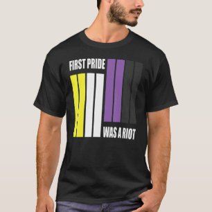 Der erste Stolz war ein Aufruhr, nicht-binäre Flag T-Shirt