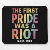 Der erste Stolz war ein Riot LGBT Gay Ally Rainbow Mousepad (Vorne)