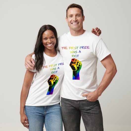 Der erste Stolz war ein Riot - LGBTQ+ Design T-Shirt (Unisex)
