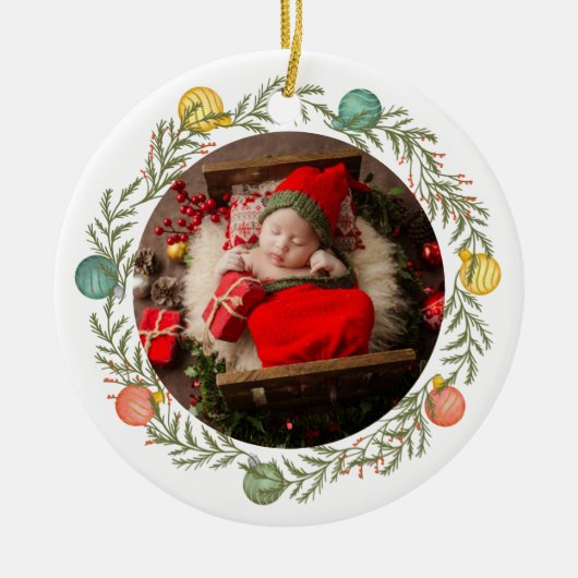 Der erste Weihnachtsurlaub des modernen Babys im F Keramik Ornament (Vorne)