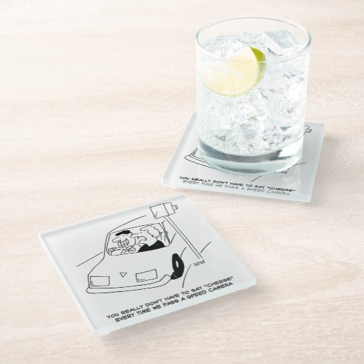 Der Fahrer sagt Käse, wenn er eine Geschwindigkeit Glasuntersetzer (Schrägansicht)