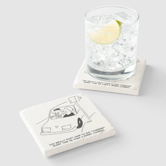 Der Fahrer sagt Käse, wenn er eine Geschwindigkeit Steinuntersetzer (Seitenansicht)