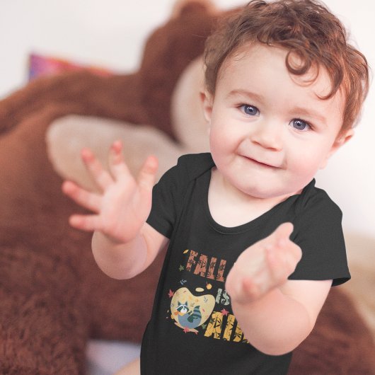 Der Fall ist in Luft mit schwindendem Raccoon Baby Baby Strampler