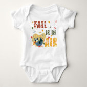 Der Fall ist in Luft mit schwindendem Raccoon Baby Strampler (Vorderseite)