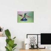 Der farbenfrohe Hummingbird im Flug Poster (Heimbüro)