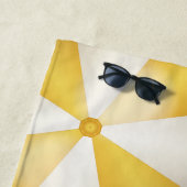 Der farbenfrohe Swimmingpool und das Schwimmbad mi Strandtuch (Beispiel)