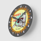 Der Feuerwehrmann hält die Feueruhr wach Runde Wanduhr (Winkel)