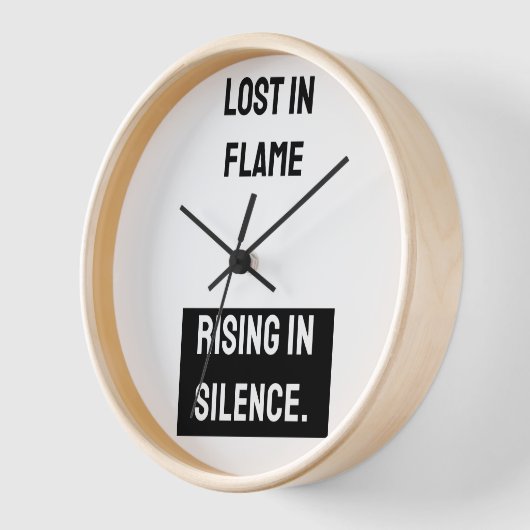 Der Flammenzuwachs in der Stille der Wall-Uhr Uhr (Winkel)