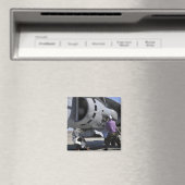 Der Flugzeugkrafttechniker schließt eine Kraftstof Magnet (In Situ (Geschirrspüler))