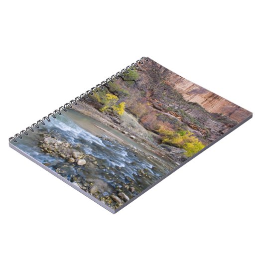 Der Fluss der Jungfrau im Herbst im Nationalpark Z Notizblock (Linke Seite)