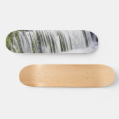 Der Frühling fällt in Hodgson Skateboard (Horizontal)