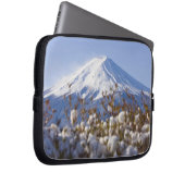 Der Fujisan bedeckte mit Schnee Laptopschutzhülle (Vorne Rechts)