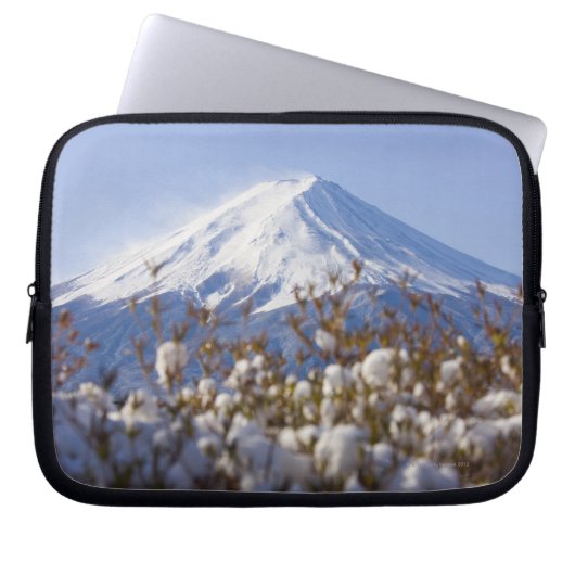 Der Fujisan bedeckte mit Schnee Laptopschutzhülle (Vorderseite)