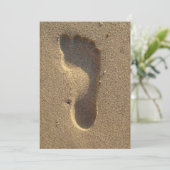 Der Fußabdruck von Strandhochzeiten im Sand (Stehend Vorderseite)