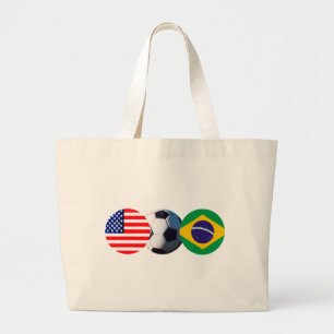 Der Fußball-Ball in Brasilien und die USA Flaggen  Jumbo Stoffbeutel