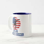 Der Fußball USA-Frauen Zweifarbige Tasse (Vorderseite Links)
