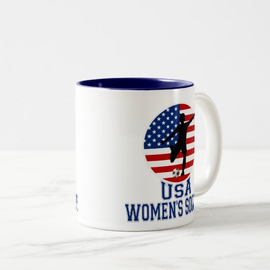 Der Fußball USA-Frauen Zweifarbige Tasse (VorderseiteRechts)