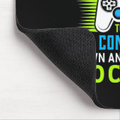 Der Gamer war gezwungen, meinen Controller zu stel Mousepad (Ecke)