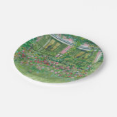 Der Garten des bemalten Monets Rosa und Grün Pappteller (Schrägansicht)