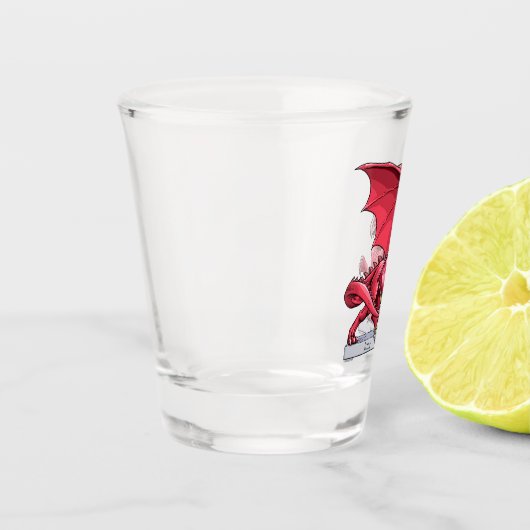 Der Geburtsteinzeitdrache im Juli: Ruby Schnapsglas (Links)