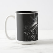 Der gefallene Ritter von BurnsInHell Zweifarbige Tasse (Links)