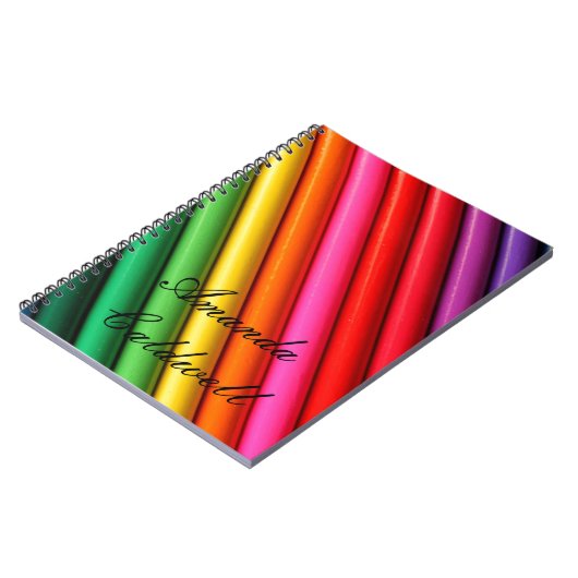 Der gefärbte Regenbogen zeichnet Notizbuch an Notizblock (Linke Seite)